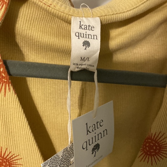 Kate Quinn Women’s hooded Robe with pockets - Picture 3 of 4